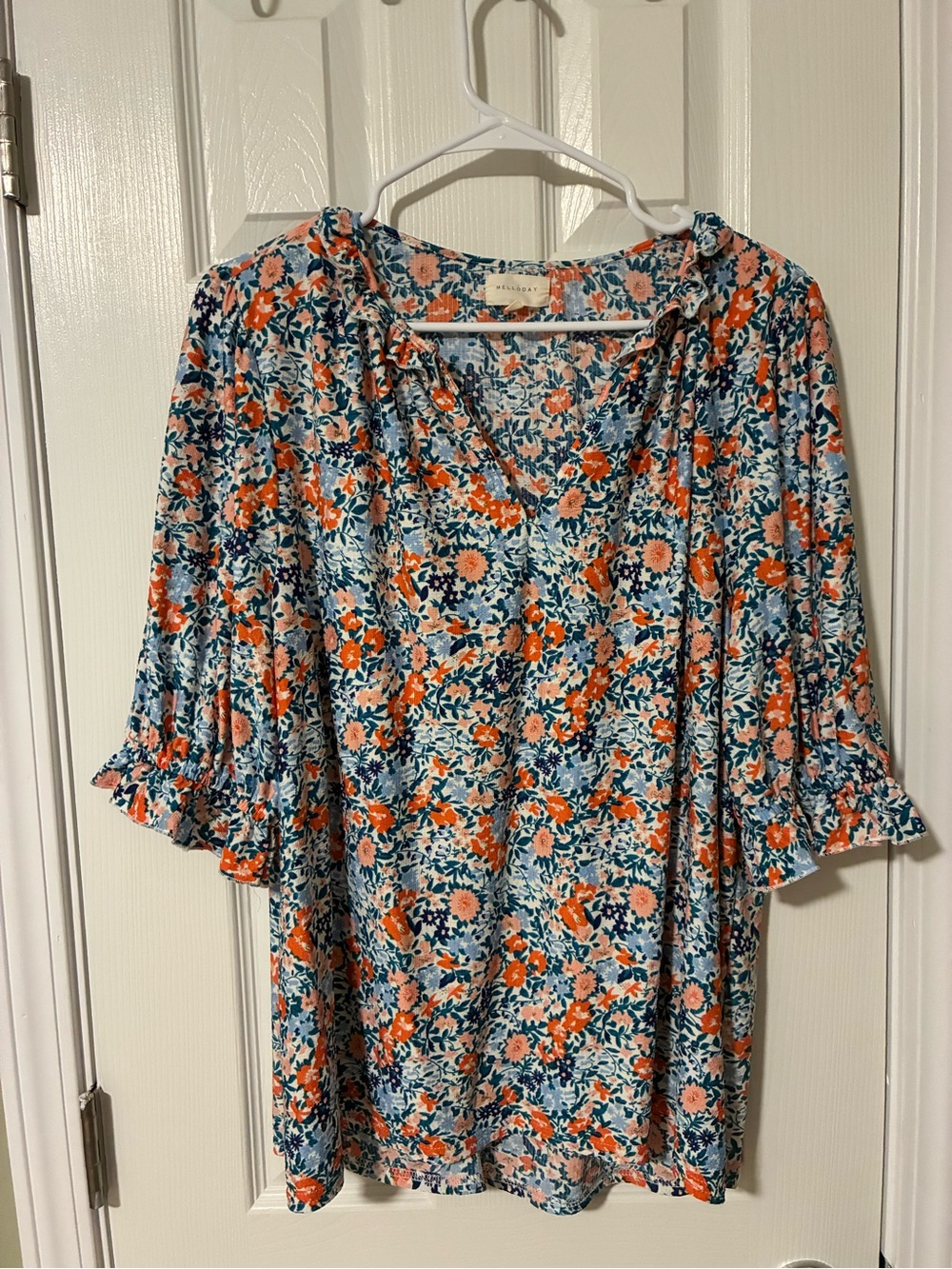 MELLODAY Coral and Teal Floral V-Neck Top